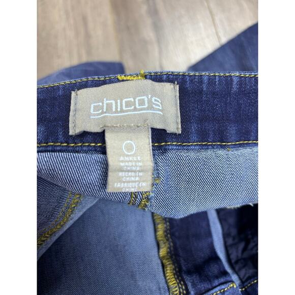 Chico’s Size 0 Embroidered Floral Jeans Medium Wash Stretch Straight Leg Boho - Picture 5 of 9
